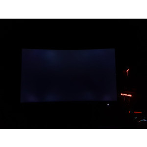 Are un screen-bleeding destul de accentual dar pe mine nu ma deranjeaza, nici macar in scene...