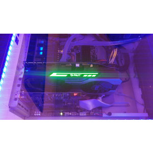 Observati cat este de lunga este placa video, mai lunga decat placa de baza cu 4 cm, aceasta...