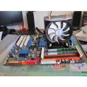 Cooler Arctic Cooling Freezer 13 instalat pe o placa de baza Asus P6T cu un procesor Intel i7 920...