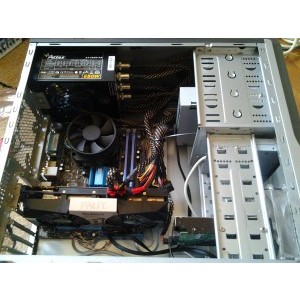 nu va luati de mine ca nu am facut cable managementul cum trebe, il faceti voi mai bine pe mine...