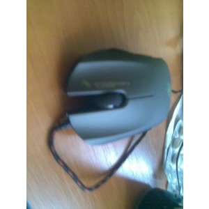 indentatiile pentru degete sunt destul de comfortabile chiar si pt oameni cu main relatic mari 