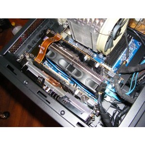 SLI intre doua GTX 480, una dual-slot si una triple slot! 