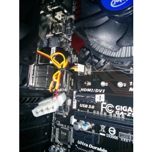 un conector SYS_FAN folosit