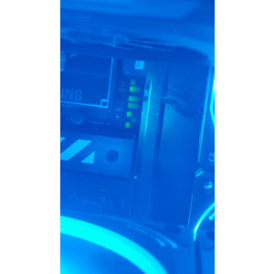 LED-ul argb, setat pe culoarea albastru deschis