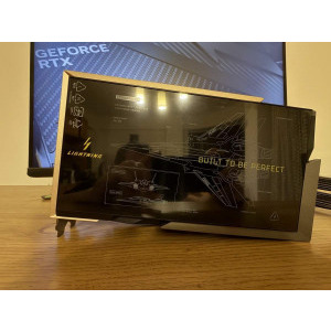 MSI GeForce RTX 5090 LIGHTNING Z close-up