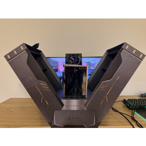 MSI GeForce RTX 5090 LIGHTNING Z in ambalaj dedicat