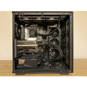Placa video MSI GeForce RTX 5090 LIGHTNING Z montata in sistem