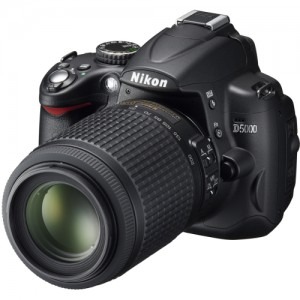 Nikon D5000、AF 18-55 mm f3.5-5.6G VR Aparat foto Nikon D5000 + obiectiv 18-55mm f/3.5-5.6G AF-S VR DX