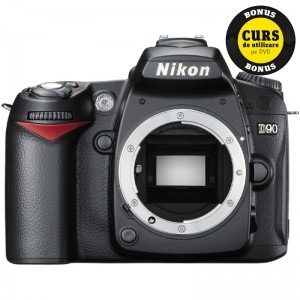 Nikon D90 + obiectiv 18-55mm ED II