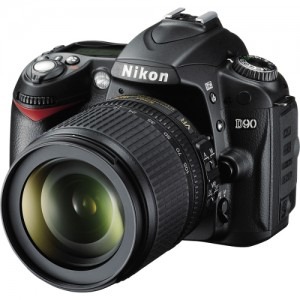 Nikon D90 negru + obiectiv AF-S DX Nikkor 18-105mm f/3.5-5.6G ED VR