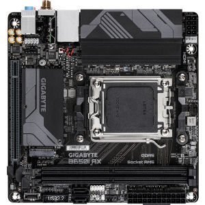 GIGABYTE B650I AX