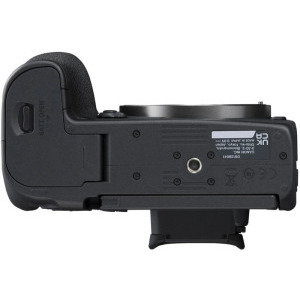 Canon EOS R7 Body Black + Obiectiv RF-S 18-150mm F3.5- 6.3 IS STM