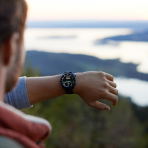 Huawei WATCH GT, Bluetooth, GPS, corp argintiu, curea piele maro, rezistent la apa, senzor HR