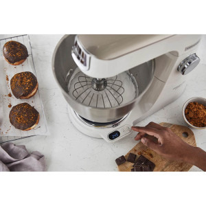 Kenwood Titanium Chef Baker XL KVL65.001WH, 1200 W, vas 7 l, 10 trepte viteza, cantar integrat, ecran LCD, 3 accesorii patiserie, alb