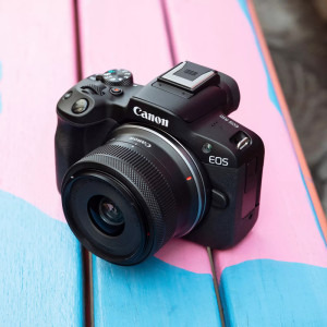 Canon EOS R50 Body Black + Obiectiv RF-S 18-45mm F4.5-6.3 IS STM